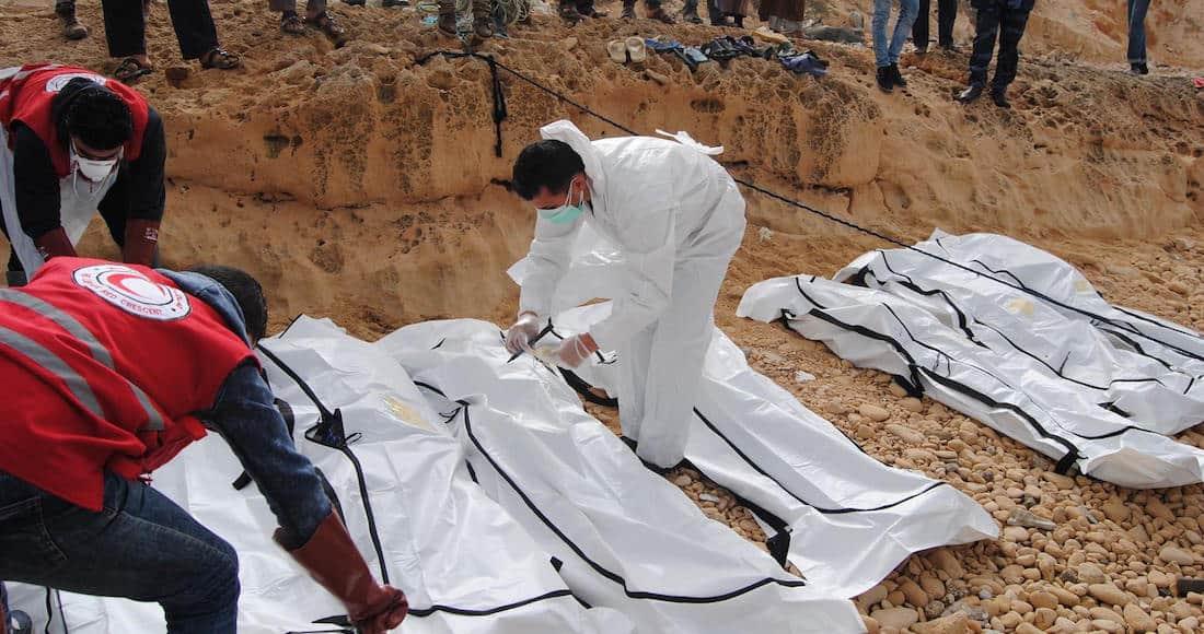 Rescatistas hallan 20 cuerpos en desierto de Libia