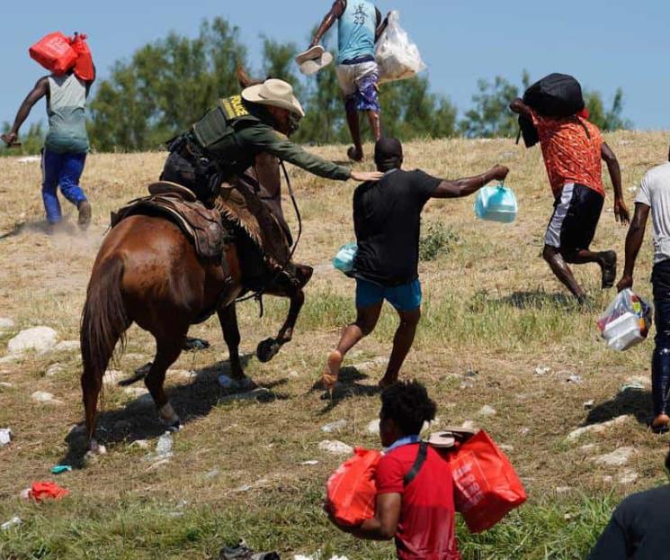 Medidas contra agentes que enfrentaron a caballo a migrantes