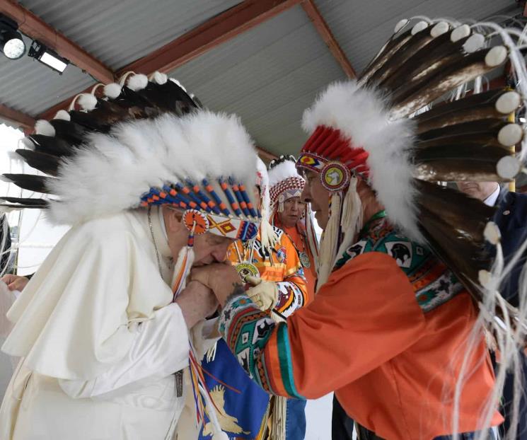 Papa Francisco pide perdón a comunidades indígenas en Canadá