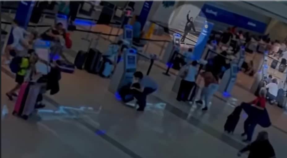 Video captan momento del tiroteo en aeropuerto de Dallas