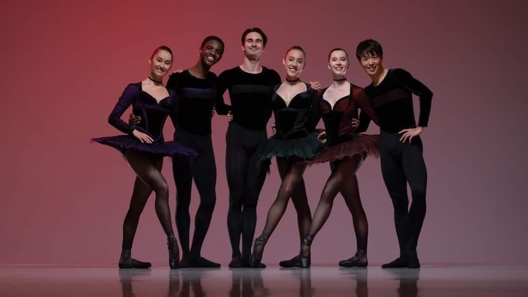 Van regios al Royal Ballet School 