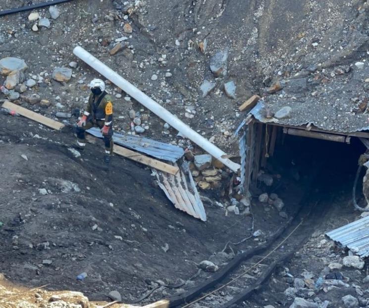 Rescatan a dos mineros, tras derrumbe en pozo de Sabinas