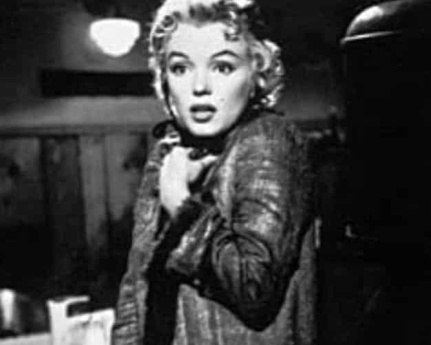 Monroe también protagonizó Nunca fui Santa de Joshua Logan, interpretando a Chérie (1956)