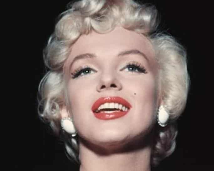 La escena más recordada de la carrera de Marilyn Monroe, apareció en La Comezón del Séptimo Año de Billy Wilder, cinta en la que interpretó a La Chica (1955)