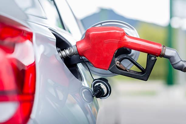 Aumenta a 25 pesos el precio de la gasolina Premium