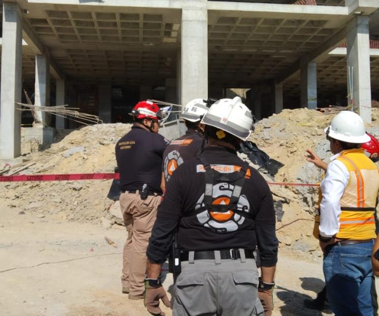 Mueren trabajadores tras caer de 25 metros de edificio
