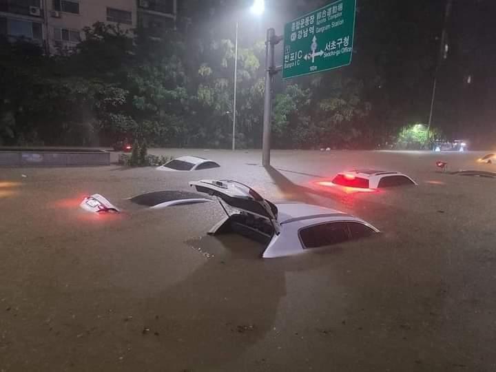 Históricas lluvias en Seúl dejan al menos 8 muertos