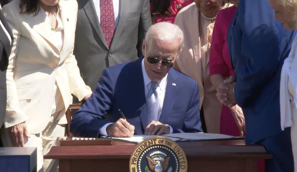 Joe Biden aprueba la Ley CHIPS