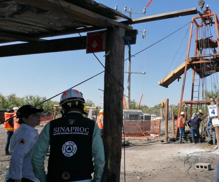 AMLO instruye intensificar trabajos de rescate en mina