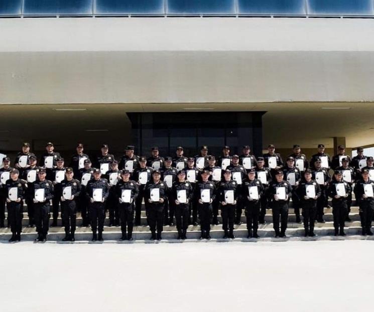 Se gradúan con honores en la UCS 90 elementos de FC