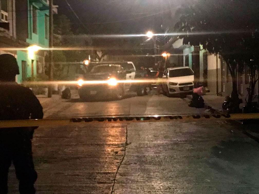 Dos hermanos que se dedicaban a la venta de droga en la colonia Francisco Villa de Monterrey, fueron atacados a balazos, muriendo uno de ellos,