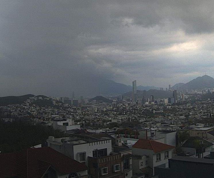 Reportan fuertes lluvias en Monterrey