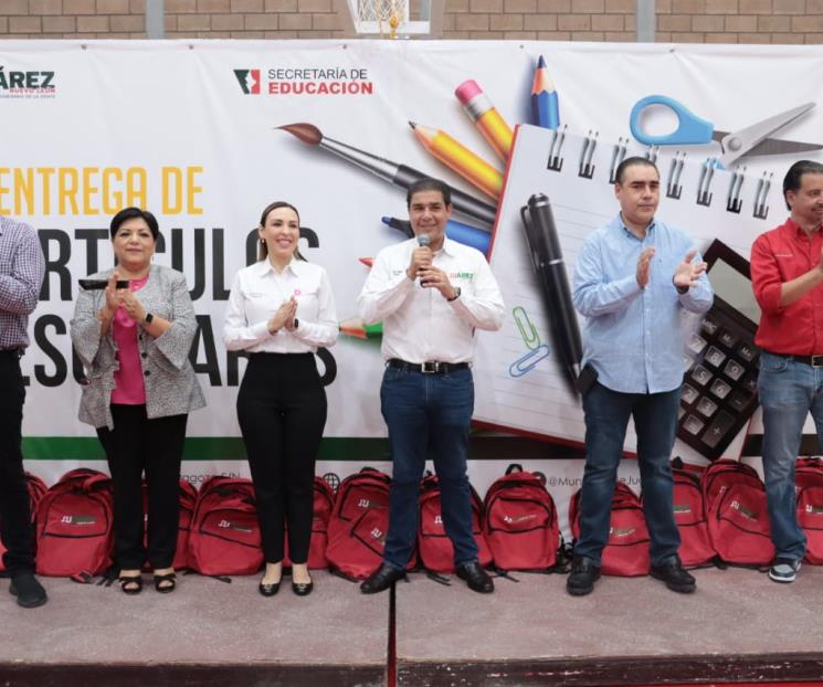 Apoya Paco Treviño a estudiantes de Juárez