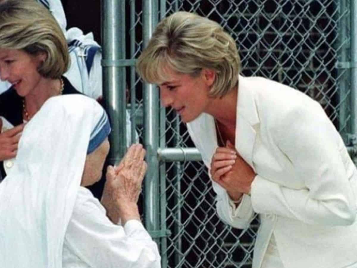 Diana mantuvo una amistad cercana con la Madre Teresa de Calcuta, quien falleció una semana después que Diana, el 5 de septiembre de 1997