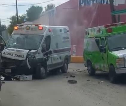 Chocan ambulancias en Los Ramones