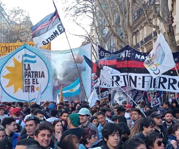 Protestan miles en Argentina por ataque a Cristina Fernández