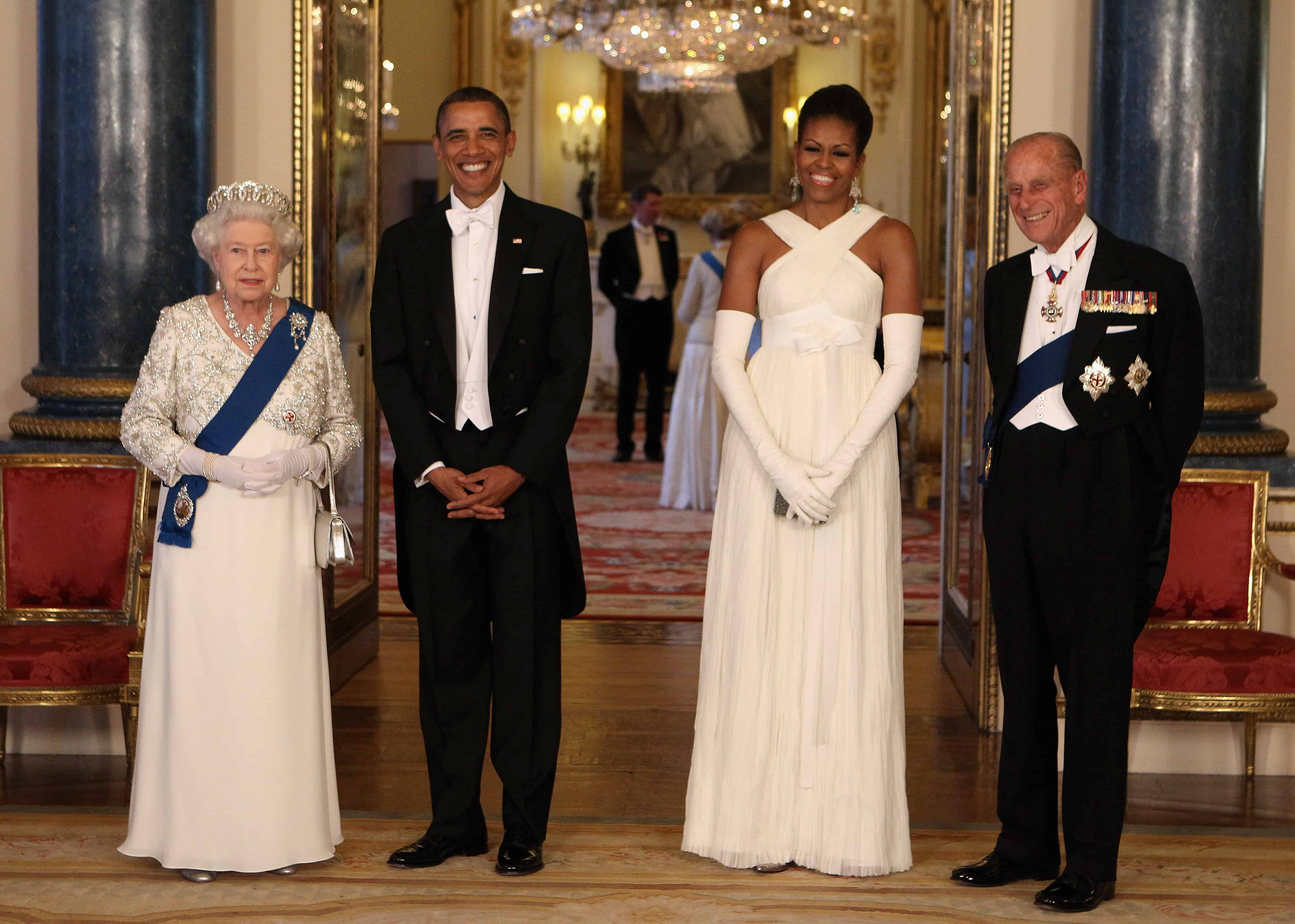 La Reina Isabel recibió al primer presidente afroamericano de Estados Unidos, Barak Obama y su esposa.