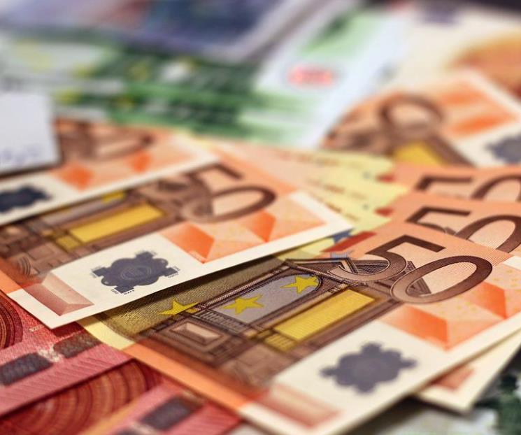 Euro gana y peso pierde ante dólar