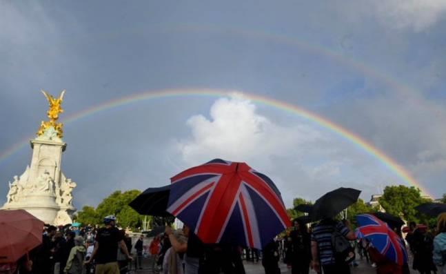 Un arcoíris acompañó la tristeza en el palacio de Buckingham