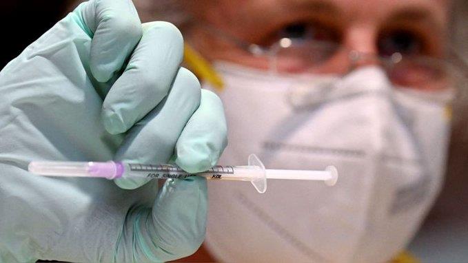 Aprueba UE variante de vacuna Pfizer