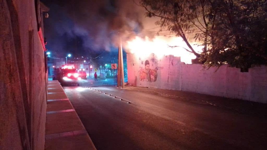 Reportan incendio de una casa centenaria ubicada en Huinalá