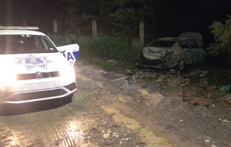 Una intensa movilización policiaca se registró en Cadereyta, al reportarse el incendio de un automóvil en una brecha