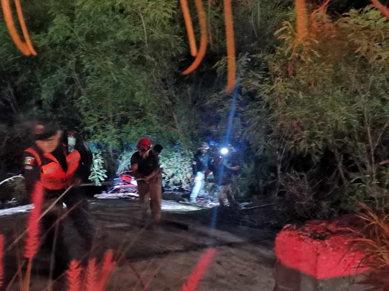 Un conductor perdió el control de su auto y terminó por caer al lecho del río Santa Catarina