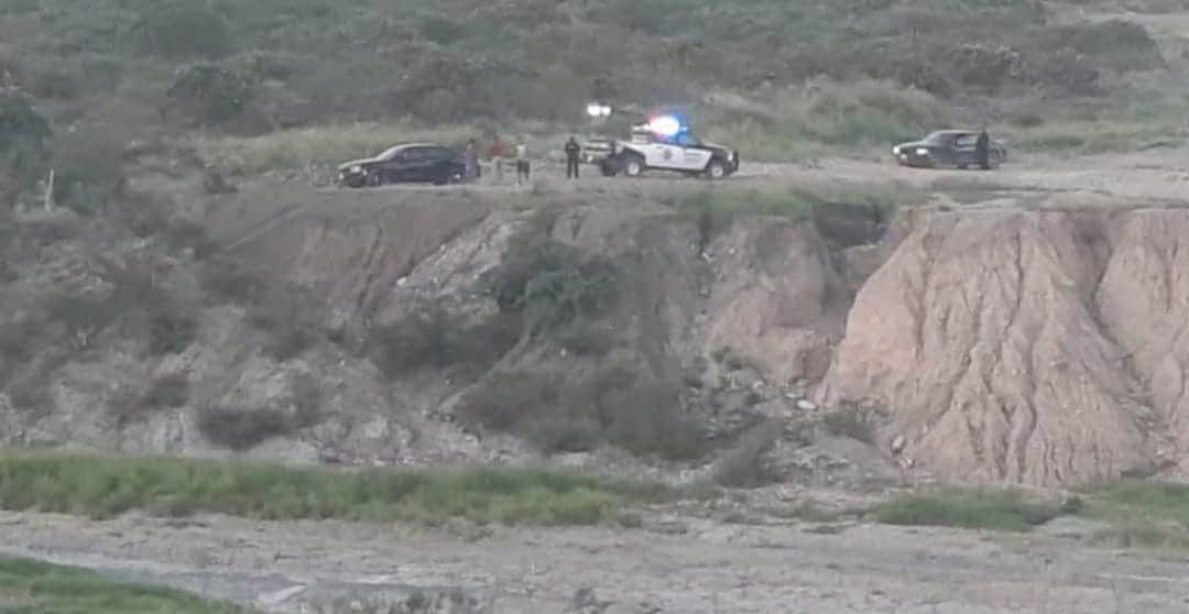 El cuerpo de una mujer y un hombre semi-sepultados y en estado de descomposición, fue localizado en el lecho del río Santa Catarina en Juárez