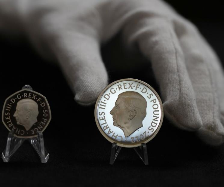 Presentan primeras monedas con imagen de Carlos III