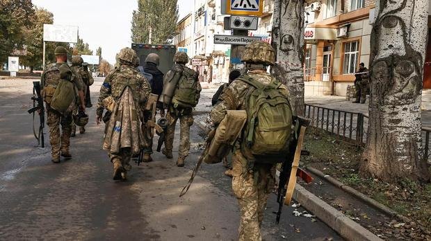 Retira Rusia tropas de la ciudad ocupada de Lymanv