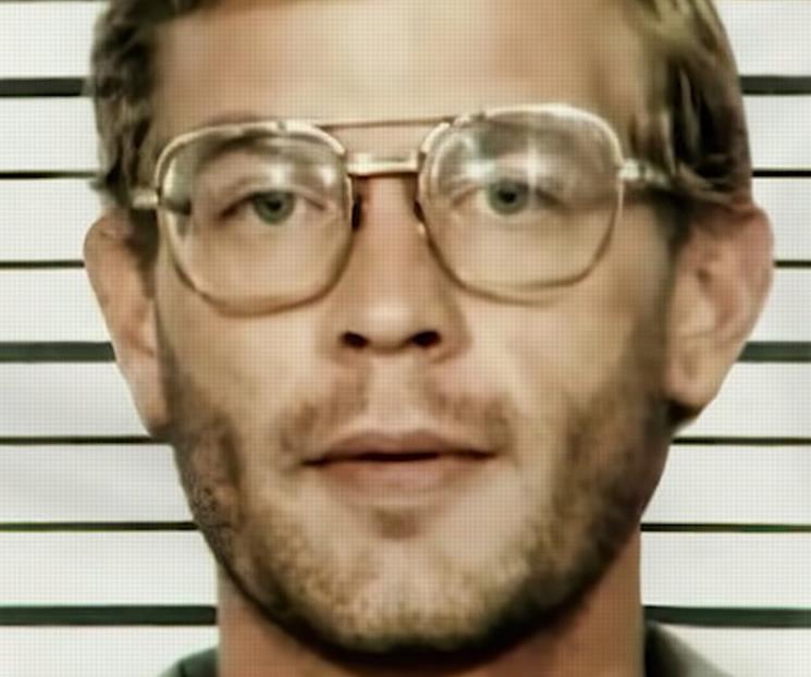Ponen a la venta los lentes que Jeffrey Dahmer usó preso