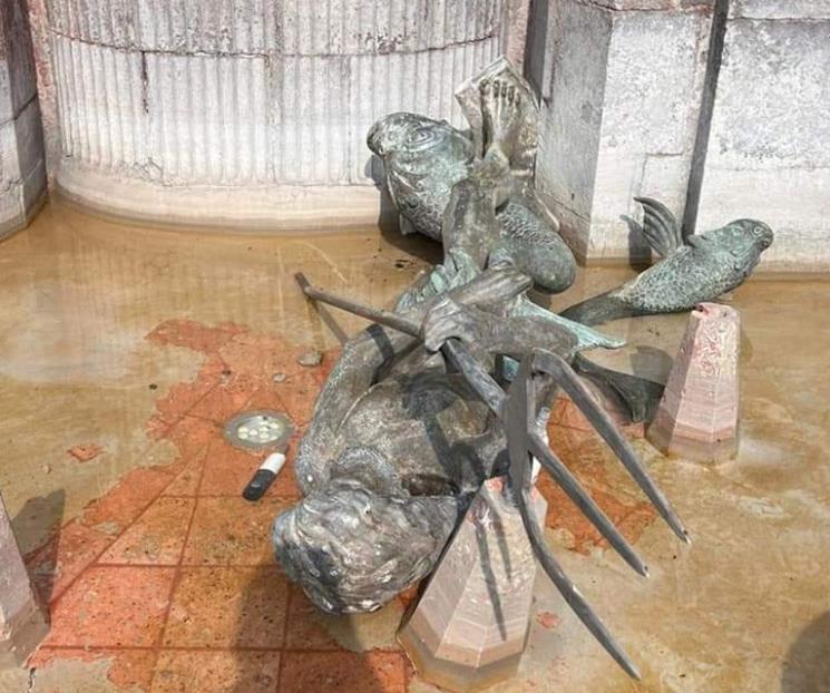 Derriban emblemática escultura en Querétaro; el INAH evalúa