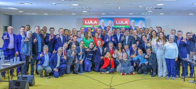 Apoyan ex candidato y ex presidente, a Lula