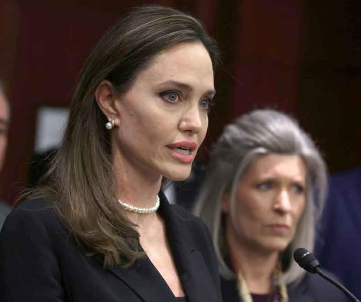 Jolie vendió viñedo por el alcoholismo de Pitt