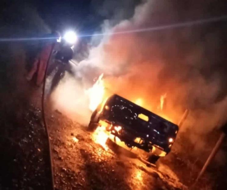 Se incendia camioneta en Allende; investigan causas