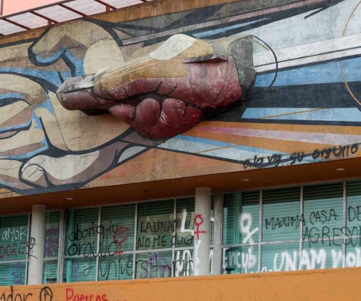 En protesta vandalizan Rectoría de la UNAM