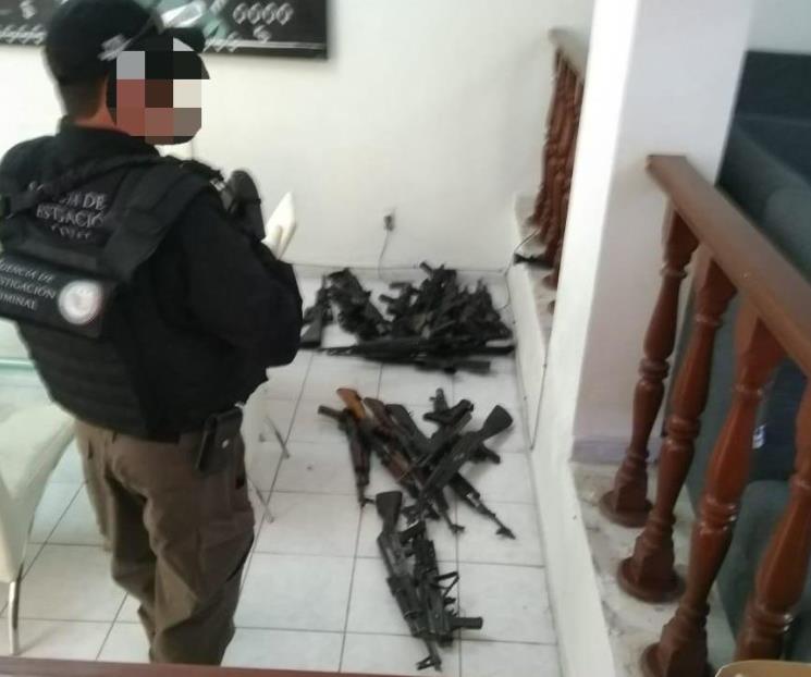 Aseguran arsenal, drogas y vehículos en Jalisco