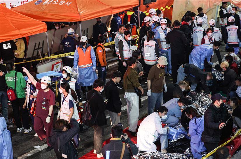 Deja estampida en Seúl más de 140 muertos