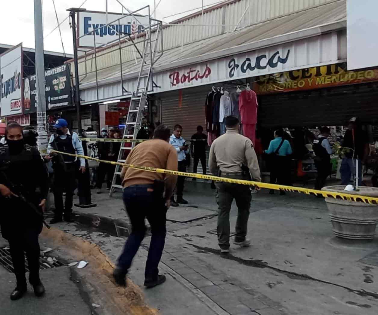 Ejecutan a hombre en pleno centro de Monterrey