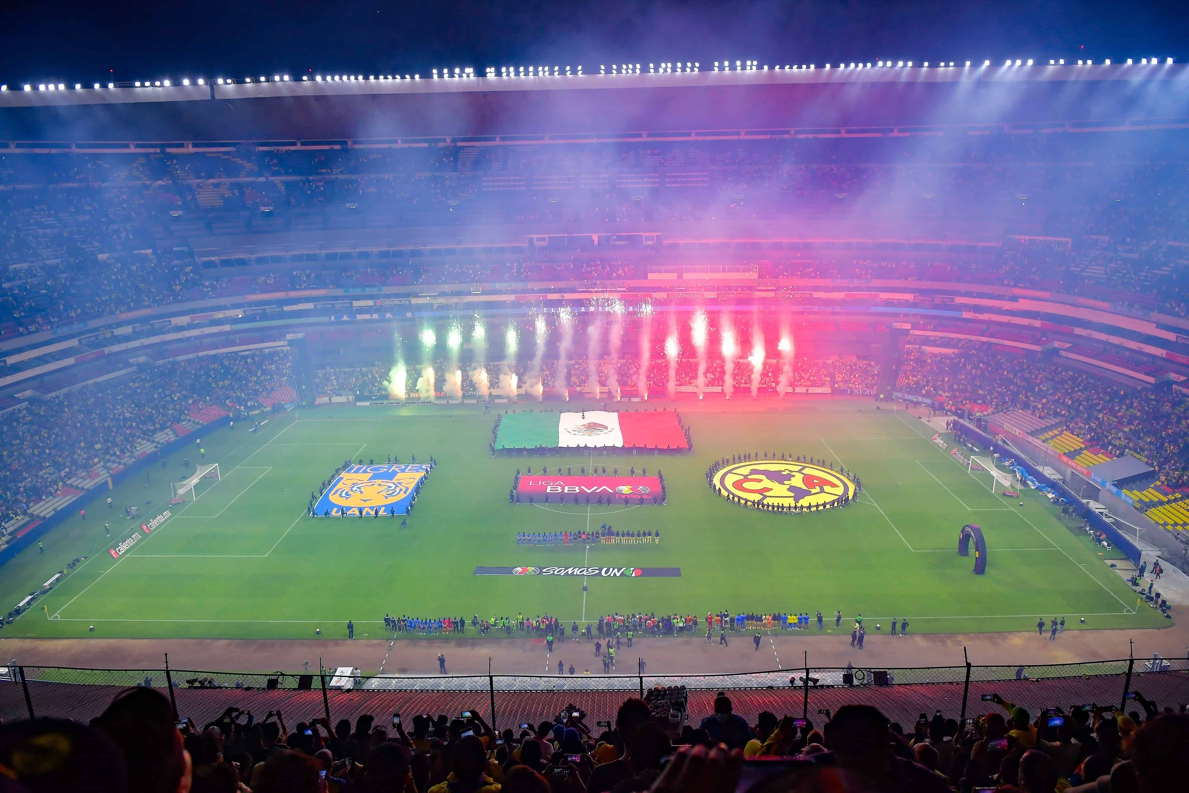 El Estadio Azteca rompe récord de asistencia.