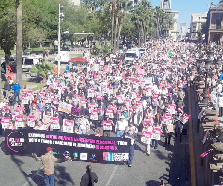 Se suma NL a marcha en defensa del INE