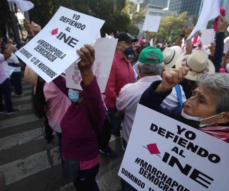 Marchan en 44 ciudades del país en respaldo al INE