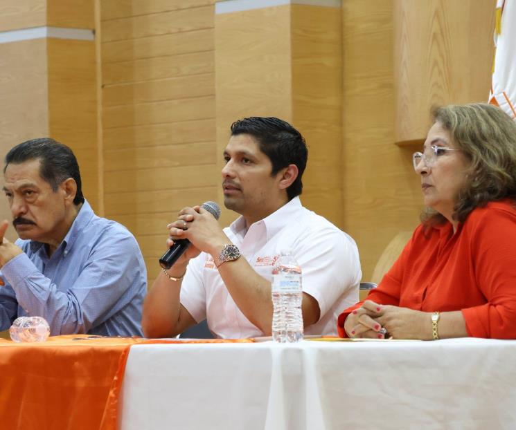 Se reúne Juan José Gutiérrez con promotores deportivos