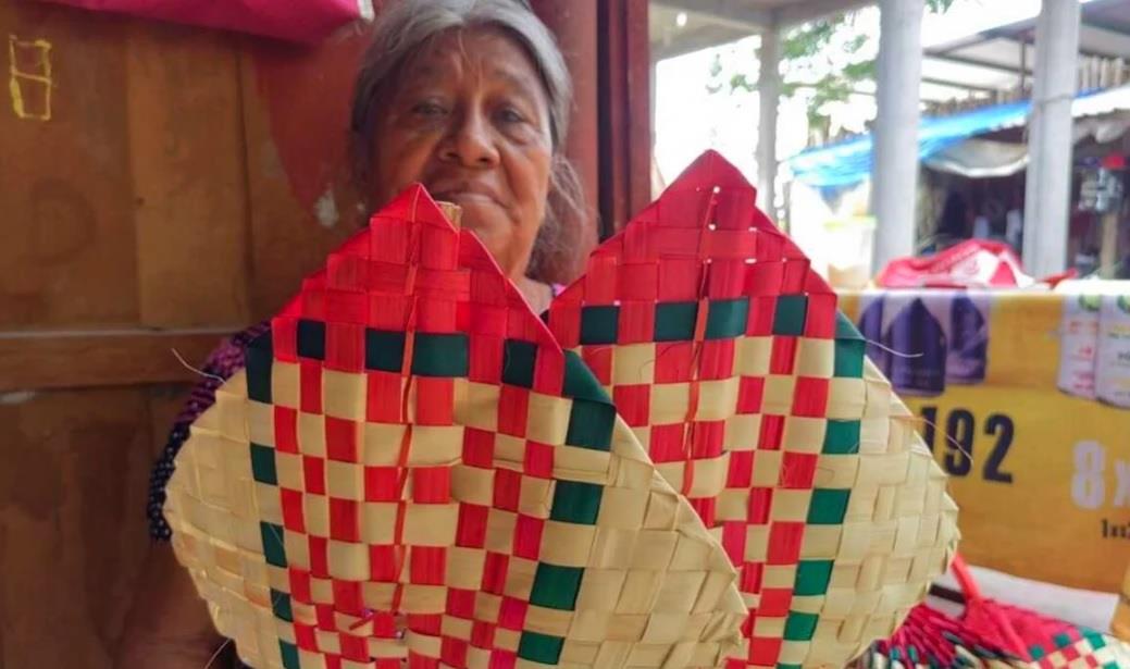 Últimas artesanas que tejen abanicos de palma en Juchitán