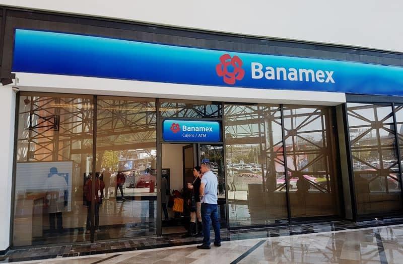Larrea puede comprar Banamex: Presidente