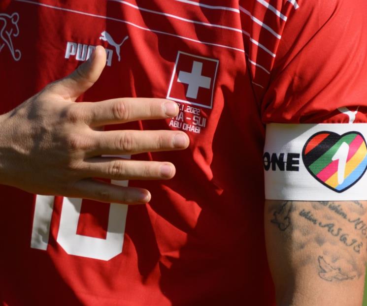 Amenaza FIFA con sanciones ilimitadas por usar brazalete