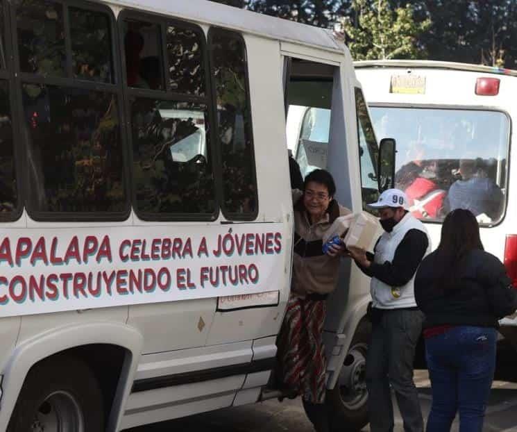 En autobuses y vagonetas trasladan a simpatizantes de Morena