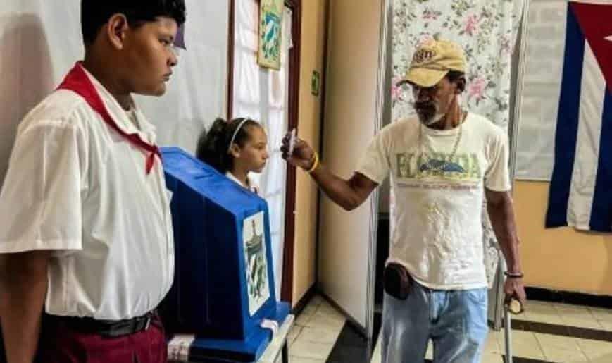 Cubanos votan en comicios municipales