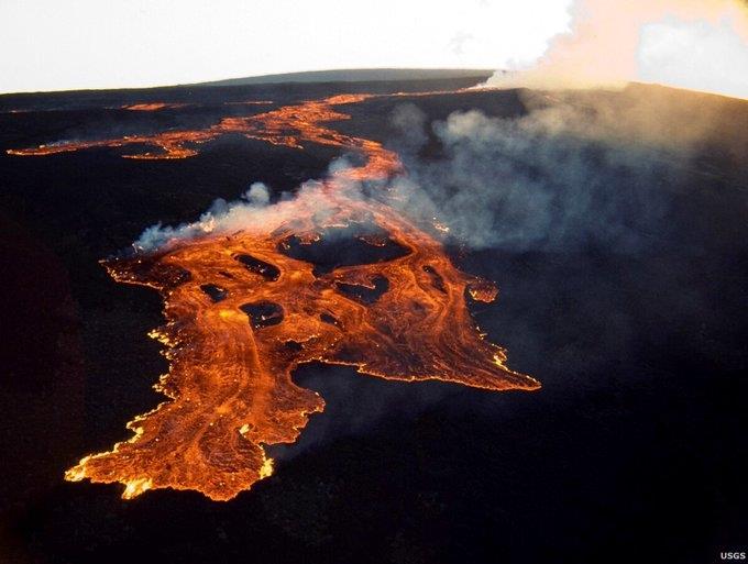 Volcán Mauna Loa hace erupción