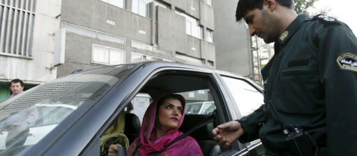 Disuelve gobierno iraní a la policía de la moral